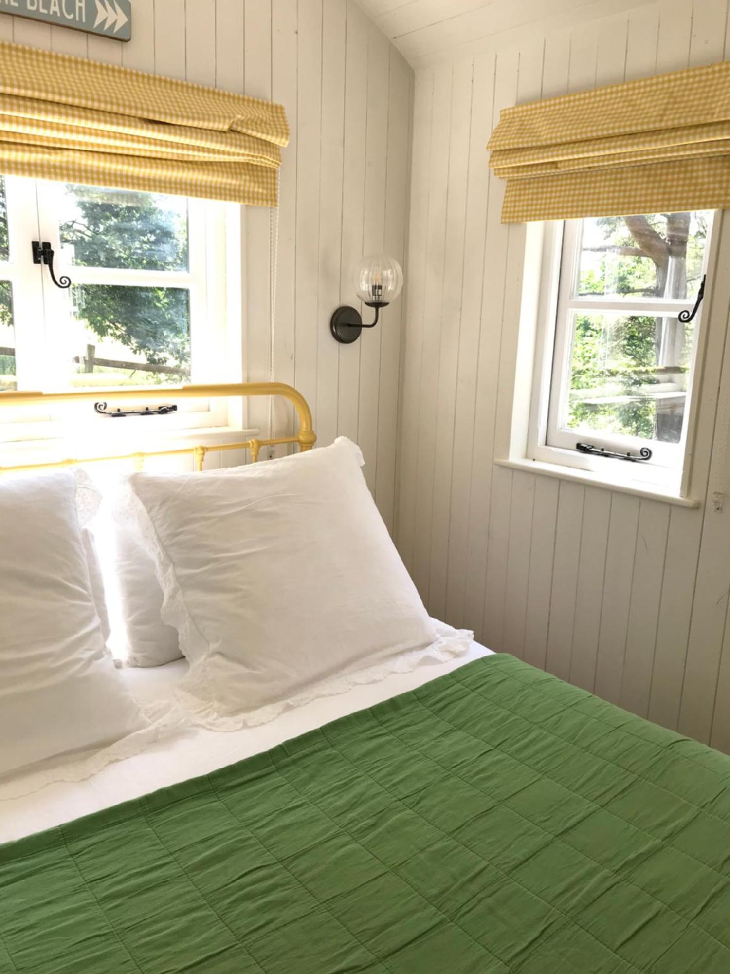 Shepherd'S Hut At Rosewood House ليسكيرد المظهر الخارجي الصورة